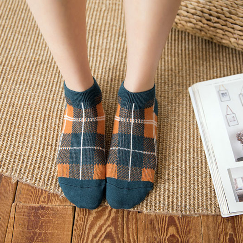 women’s warm casual winter stretch tartan socks.