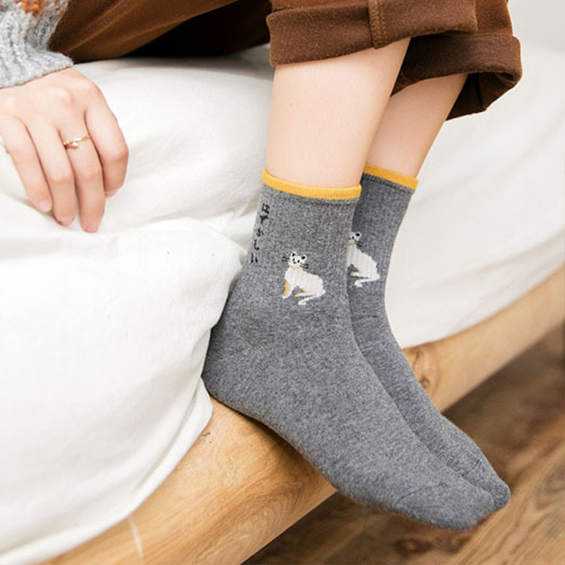 >women’s sweet and cute cat embroidery cotton socks