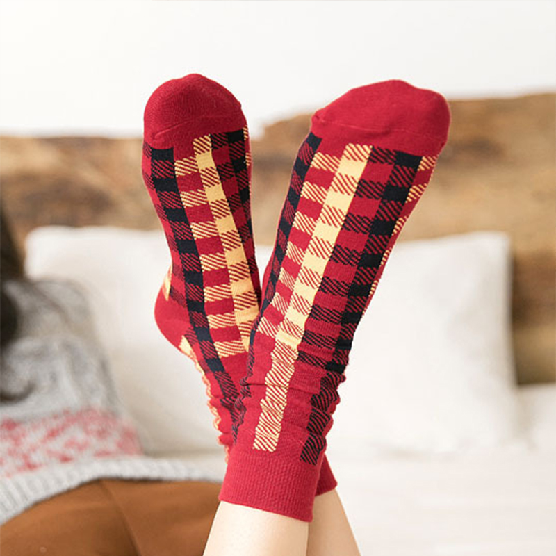 >women‘s and ladies checked design crew socks